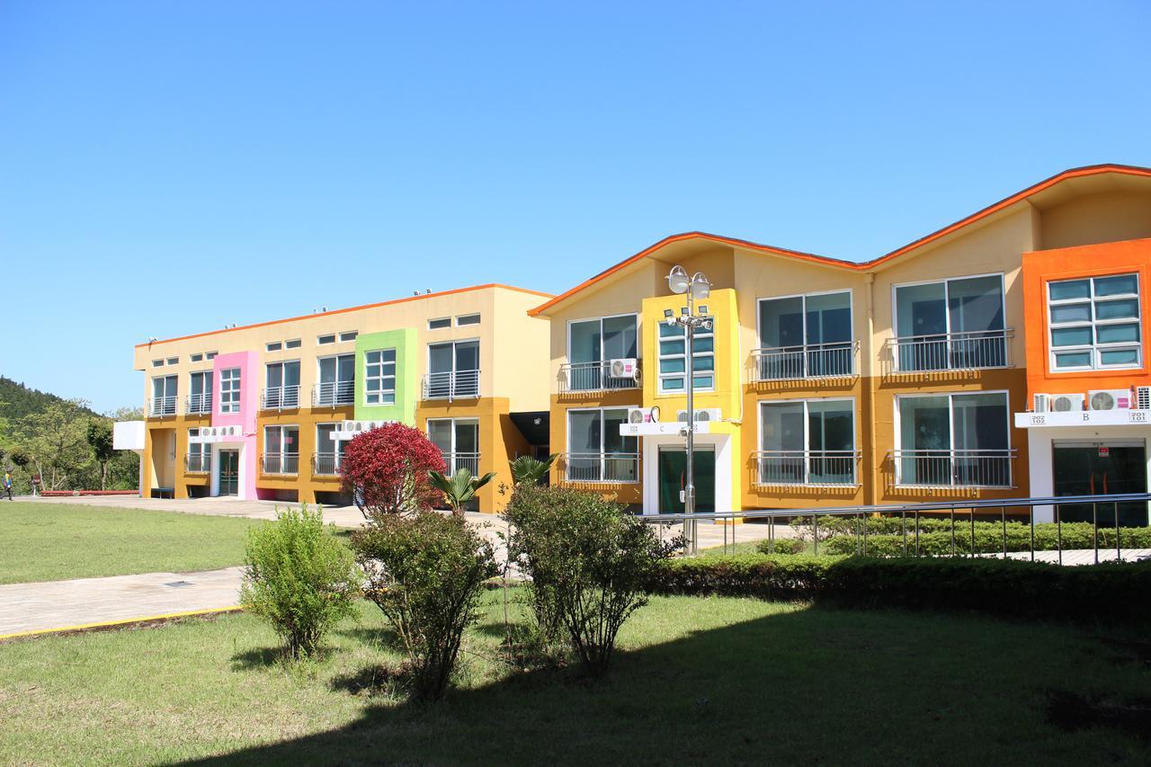 Geomunoreum Hostel Jeju Exterior photo